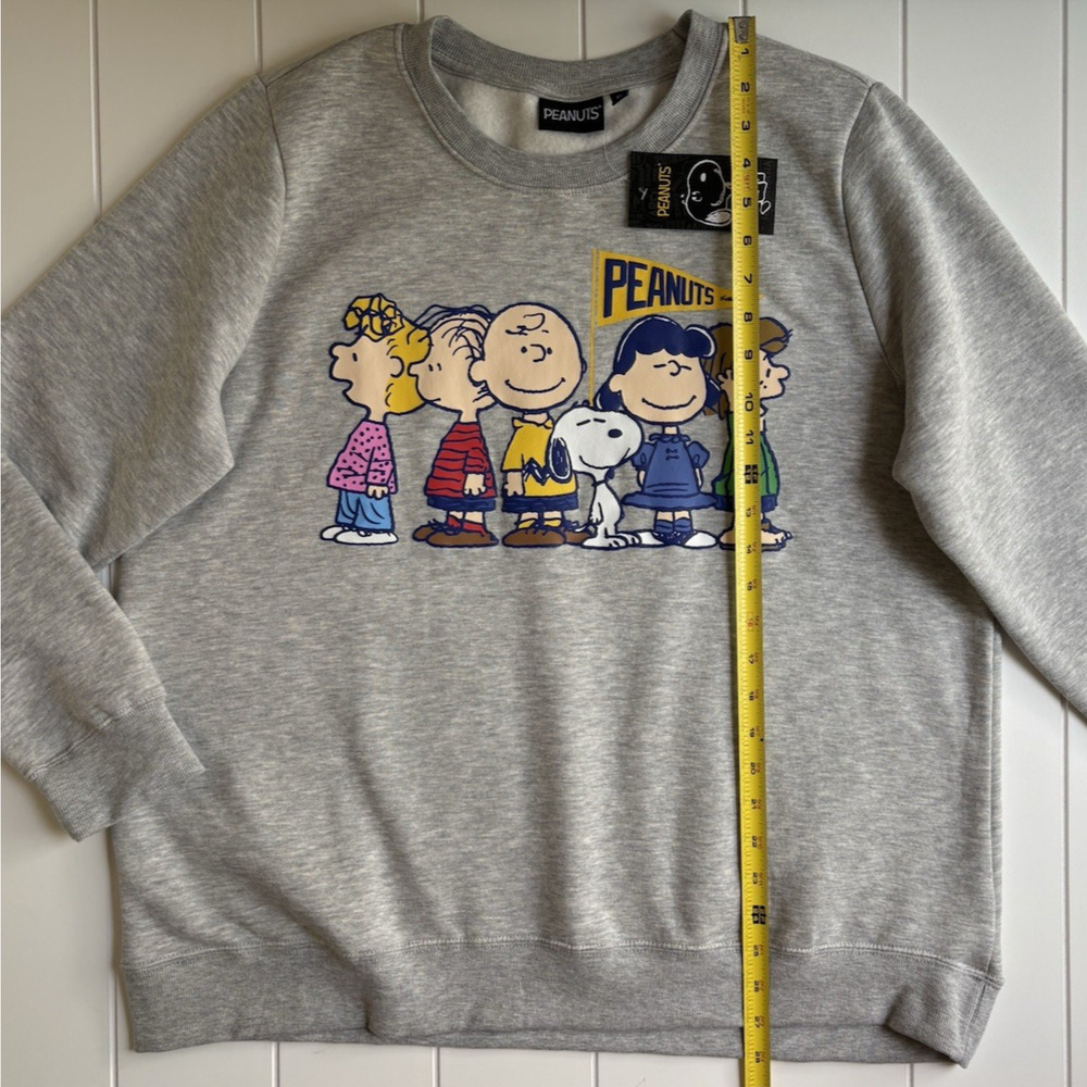 NWT Peanuts Charlie Brown Snoopy Gray Graphic Crewneck Sweatshirt Plus Size 1X - Picture 9 of 9